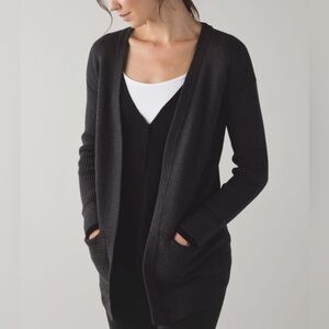 LULULEMON HEATHERED BLACK COTTON BLEND KNIT COZY CARDIGAN SIZE 10